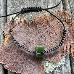 New Zealand Pounamu Greenstone: NZ pounamu macrame bracelet