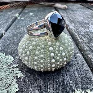 925 Silver: Faceted black onyx ring