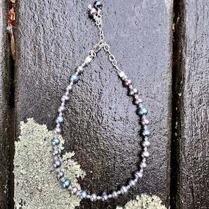 925 Silver: Small peacock freshwater pearl bracelet