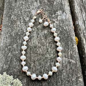 bracelet: White freshwater pearl bracelet