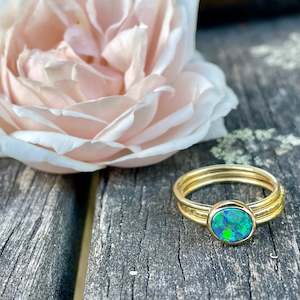 Opal: 18ct Gold & Lightning Ridge Black Opal Unity Ring