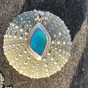 Opal: 3.3ct Australian boulder opal pendant