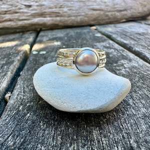 Pearls: Pink freshwater pearl fine unity ring