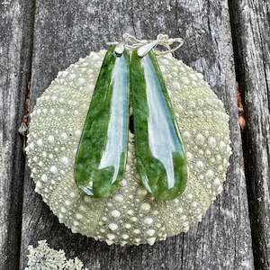 Pounamu New Zealand Taonga: Marsden flower greenstone earrings
