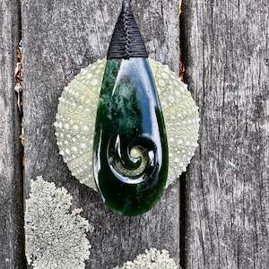 Pounamu New Zealand Taonga: Long Roimata Koru