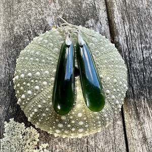 Pounamu New Zealand Taonga: Dark New Zealand greenstone earrings