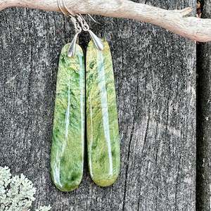 Pounamu New Zealand Taonga: Large Marsden greenstone flower earrings