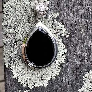 Under 300: Black onyx pendant