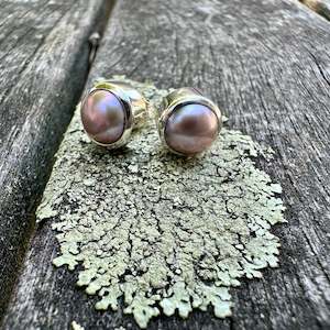 Pearls: Pink freshwater pearl studs