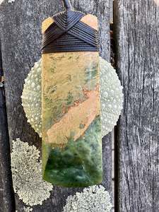 Pounamu New Zealand Taonga: Large gorgeous Marsden flower toki