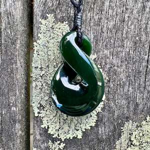 Pounamu New Zealand Taonga: Small NZ greenstone rau kumara