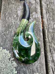 Pounamu New Zealand Taonga: Huge flower matau
