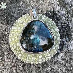 Half Price: Finnish labradorite pendant
