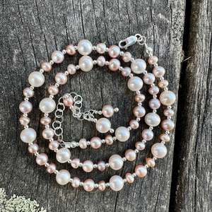 Necklaces: Pink & white freshwater pearl necklace