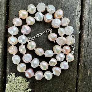 Necklaces: pink & cream freshwater pearl necklace