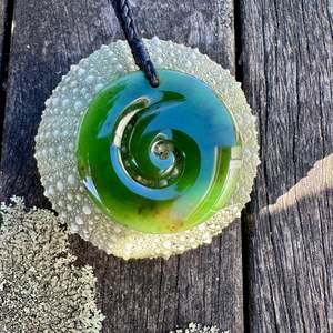 Pounamu New Zealand Taonga: New Zealand greenstone koru