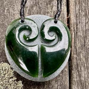 Pounamu New Zealand Taonga: NZ Greenstone Double love heart (for 2 people)