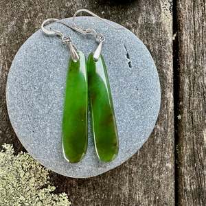 Pounamu New Zealand Taonga: medium kawa kawa matched pair earrings