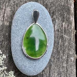 All Pounamu: Sterling silver large pounamu & sterling drop pendant