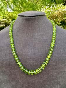 Necklaces: Graduated peridot necklace