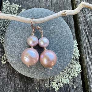 Pearls: Pinks freshwater pearl earrings