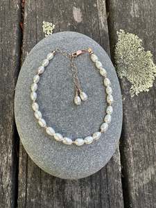 Pearls: Tiny white rice pearl bracelet