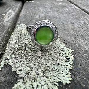 Shop All: New Zealand pounamu& diamond halo ring