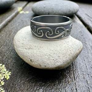 Mens Jewellery: Zirconium koru ring