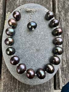 Pearls: Large peacock freshwater pearl bracelet
