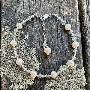 Pearls: Blue zircon & freshwater pearl bracelet