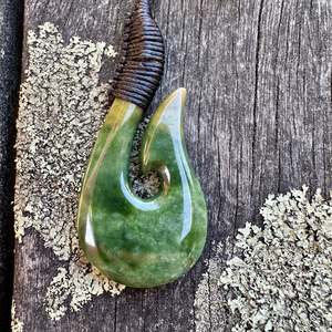 Shop All: medium Marsden flower matau