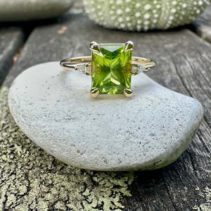 Aroha Amore Love: 2.41ct Peridot LOLA ring